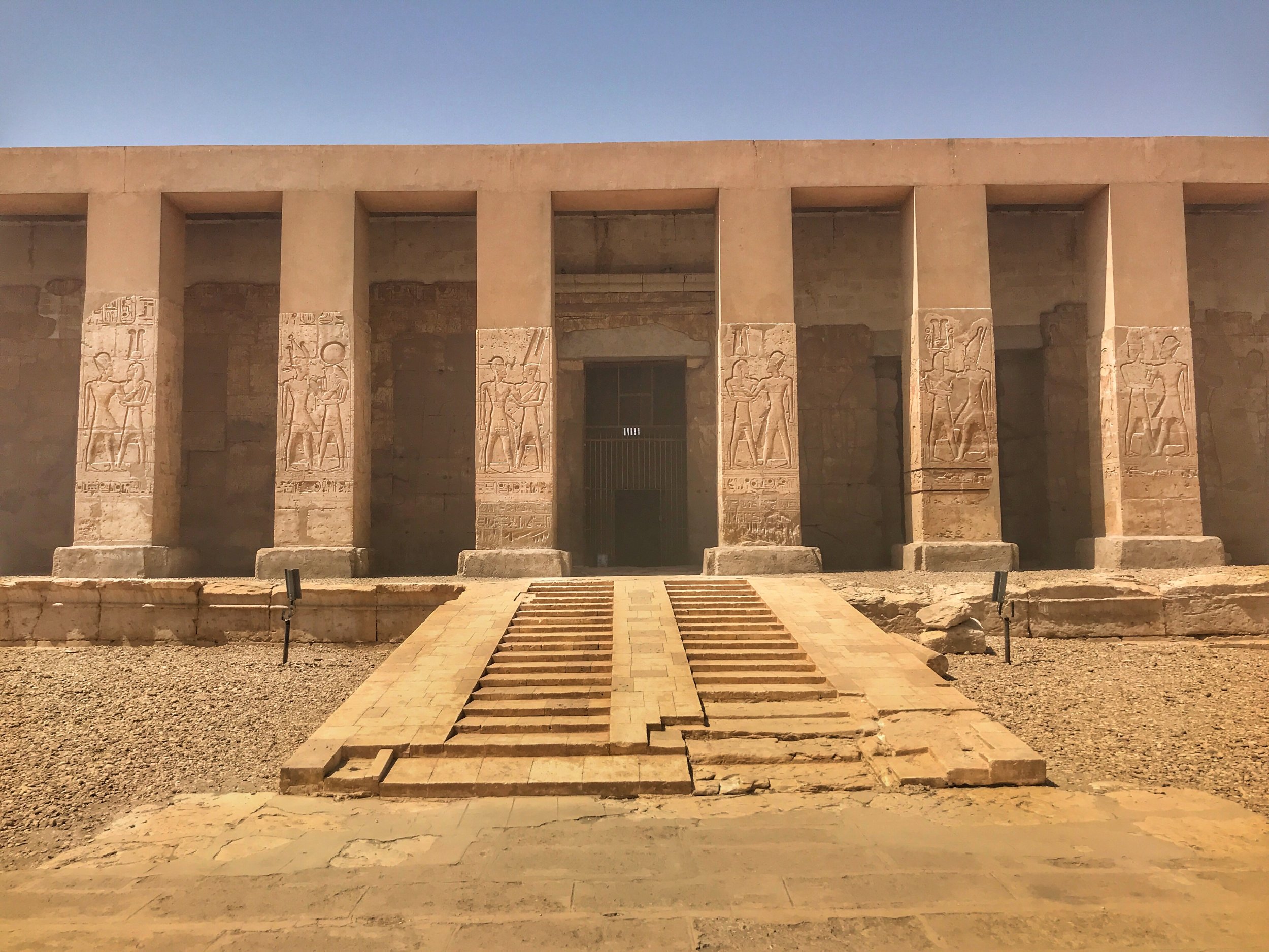 {"en":"the Temple of Abydos"}